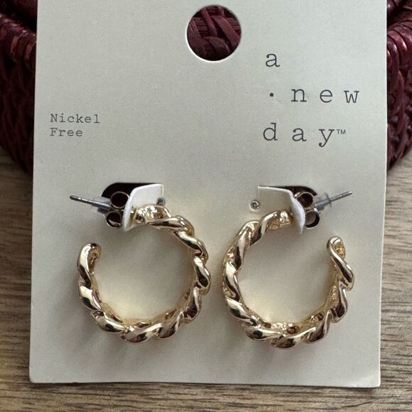 A New Day Gold Tone Link Hoop Earrings NWT - Picture 1 of 4